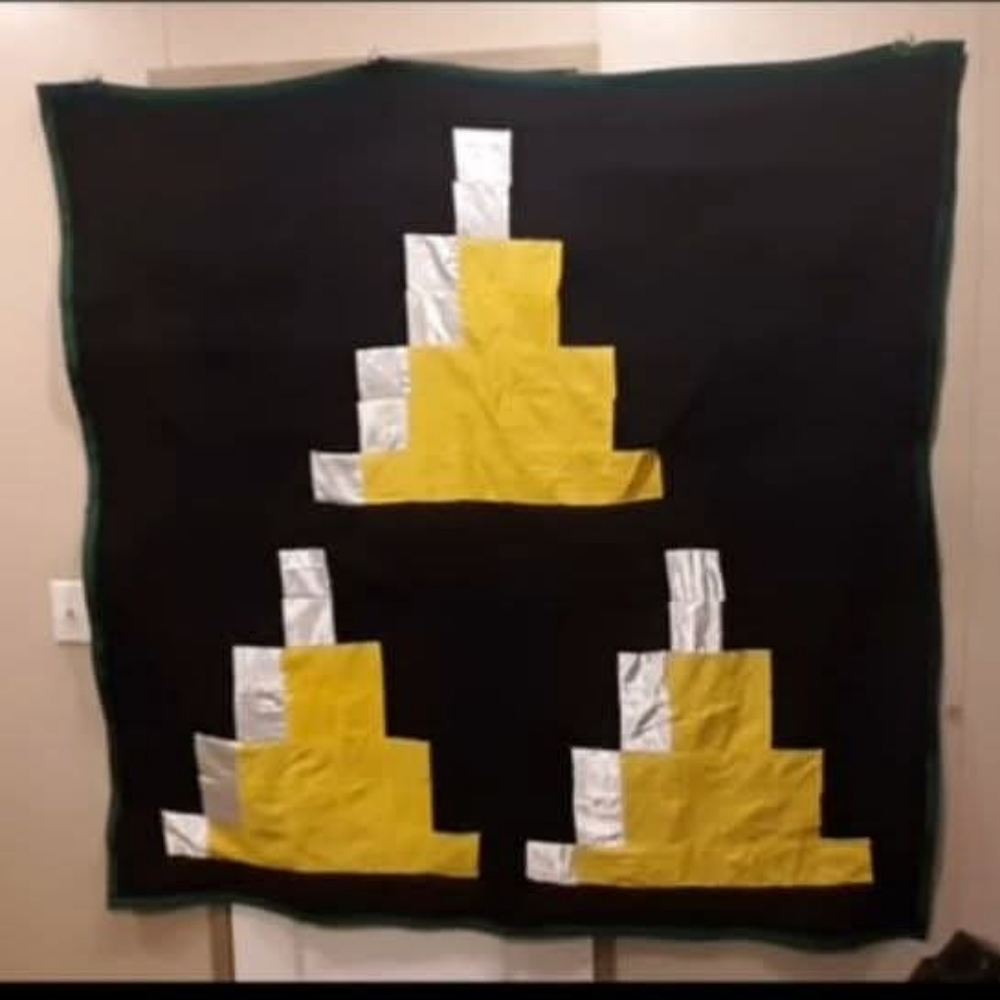 🛍Handmade Zelda Triforce Quilt